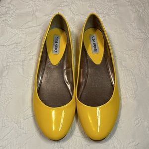 Steve Madden Yellow Patent Leather Amoree Flats Size 11